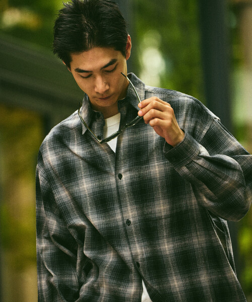 FREAK'S STORE（フリークスストア）の「限定展開 Relax Fit リラックスフィット オンブレチェック  ネルシャツ（シャツ/ブラウス・メンズ・ホワイト/ブラウン/ブラック/オリーブ/ブルー・SMALL/MEDIUM/LARGE）」の8枚目の写真