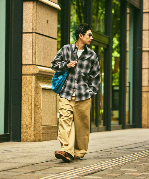 FREAK'S STORE（フリークスストア）の「限定展開 Relax Fit リラックスフィット オンブレチェック  ネルシャツ（シャツ/ブラウス・メンズ・ホワイト/ブラウン/ブラック/オリーブ/ブルー・SMALL/MEDIUM/LARGE）」の9枚目の写真