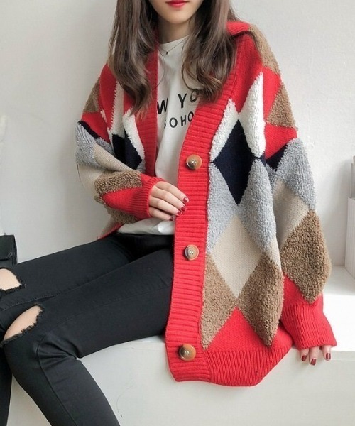 cammie(キャミー)の「アーガイルボアゆったりカーディガン(カーディガン/ボレロ・レディース・ベージュ/ネイビー/レッド/アイボリー/グレー・FREE)」の5枚目の写真