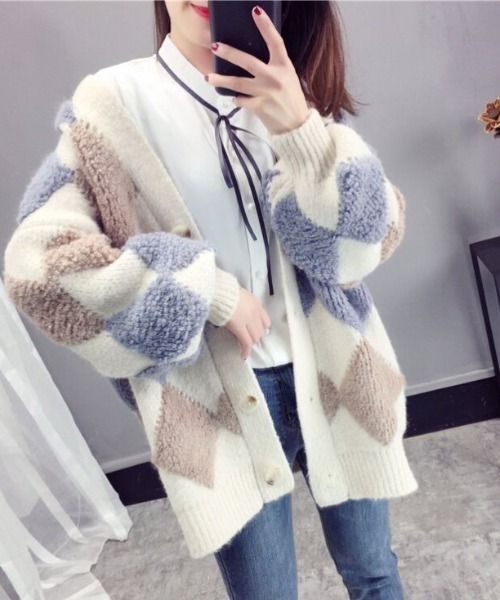 cammie(キャミー)の「アーガイルボアゆったりカーディガン(カーディガン/ボレロ・レディース・ベージュ/ネイビー/レッド/アイボリー/グレー・FREE)」の2枚目の写真