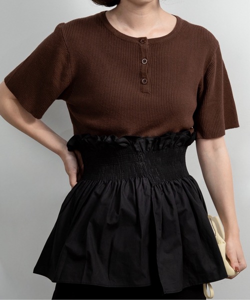 lawgy(ラウジー)の「knit shirt docking shirring flare tops / ニットシャツドッキングシャーリングフレアトップス(ニット/セーター・レディース・アイボリー/ブラウン/チャコール・FREE)」の3枚目の写真