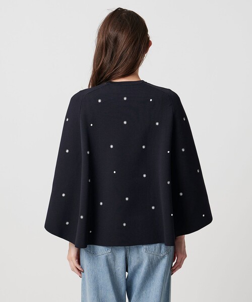 UNITED ARROWS(ユナイテッドアローズ)の「エンブロイダリー フラワー ケープニット ‐ウォッシャブル‐(ニット/セーター・レディース・ネイビー/ベージュ/ブラック・FREE)」の7枚目の写真