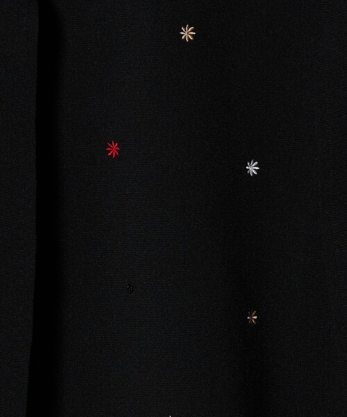 UNITED ARROWS(ユナイテッドアローズ)の「エンブロイダリー フラワー ケープニット ‐ウォッシャブル‐(ニット/セーター・レディース・ネイビー/ベージュ/ブラック・FREE)」の12枚目の写真
