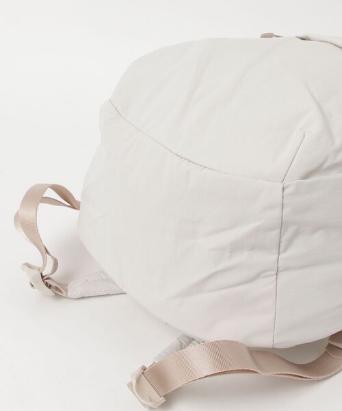 GREGORY(グレゴリー)の「スージーバックパックS SUSZY BACKPACK S アッシュベージュ(バックパック/リュック・レディース・ベージュ系その他・ONE SIZE)」の3枚目の写真