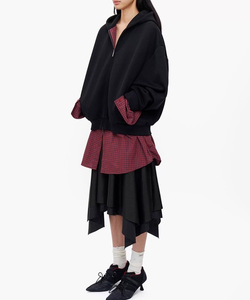 MASONPRINCE(メイソンプリンス)の「オーバーサイズ レイヤードデザイン ZIPパーカー WY6433【MASONPRINCE】【2025AW】(パーカー・メンズ・ブラック/グレー・L/M/S)」の4枚目の写真