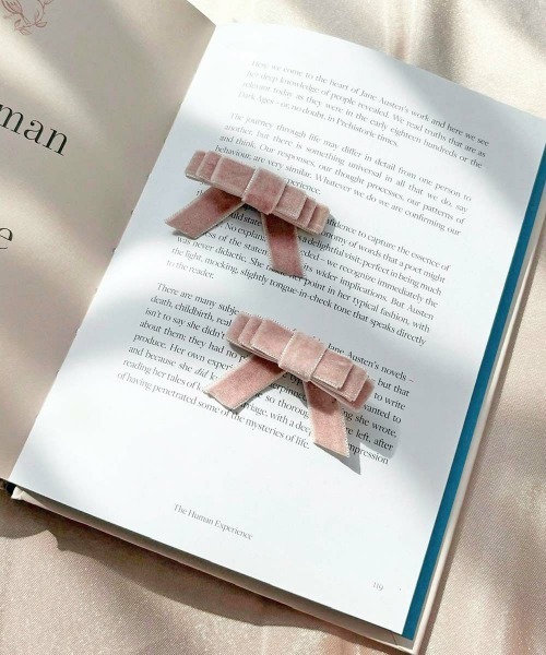 F i.n.t（フィント）の「多重リトルベロアリボンクリップ/fint フィント（バレッタ/ヘアクリップ・レディース・ブラック/ライトピンク/レッド・FREE）」の2枚目の写真