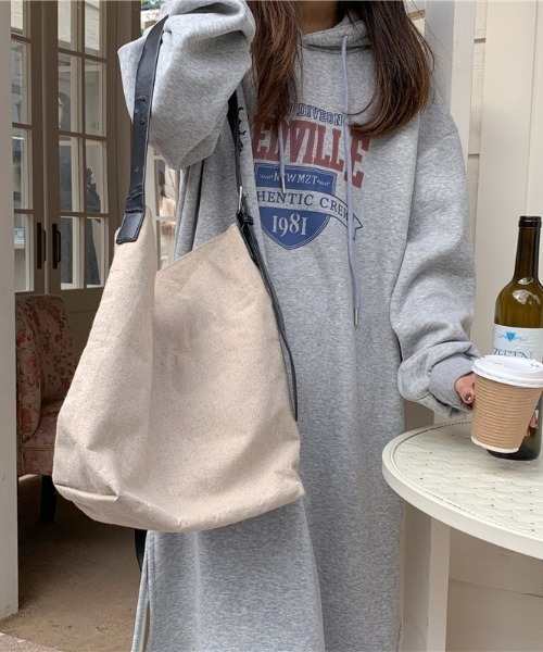 maison de LATIR(メゾンドラティール)の「裏起毛あったかパーカーワンピース(ワンピース・レディース・ブラック/ベージュ/グレー・FREE)」の9枚目の写真