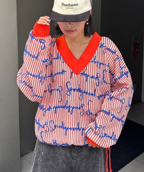 SOUNDSGOOOOD(サウンズグッド)の「【SOUNDS GOOOOD】総柄ロゴ刺繍シアーVニットソー(ニット/セーター・レディース・オレンジ・ONE SIZE)」の1枚目の写真