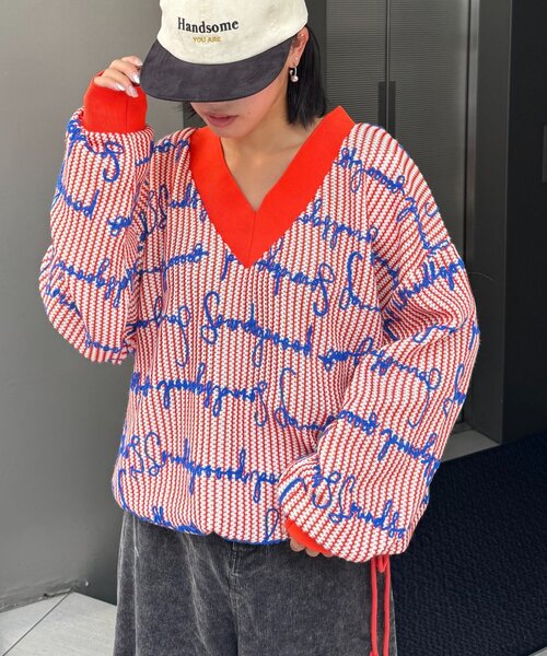 SOUNDSGOOOOD(サウンズグッド)の「【SOUNDS GOOOOD】総柄ロゴ刺繍シアーVニットソー(ニット/セーター・レディース・オレンジ・ONE SIZE)」の2枚目の写真