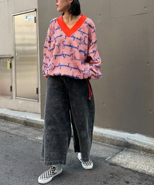 SOUNDSGOOOOD(サウンズグッド)の「【SOUNDS GOOOOD】総柄ロゴ刺繍シアーVニットソー(ニット/セーター・レディース・オレンジ・ONE SIZE)」の4枚目の写真