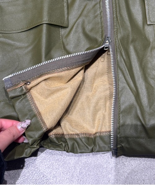 lilful(リルフル)の「ダブルジップ ショート丈PUジャケット(ブルゾン・レディース・ブラック/カーキ・F)」の4枚目の写真