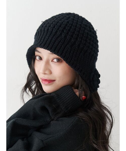 jouetie(ジュエティ)の「クロシェライクフラワーモチーフビーニー(ニットキャップ/ビーニー・レディース・アイボリー/ブラック・FREE)」の5枚目の写真