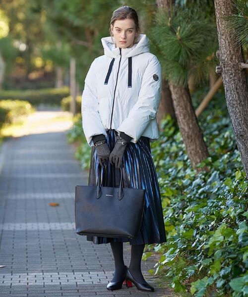 DRESSTERIOR（ドレステリア）の「【CLASSY.12月号掲載】フーデッドショートダウン（ダウンジャケット/コート・レディース・ブラック/ホワイト・38/36/34）」の19枚目の写真