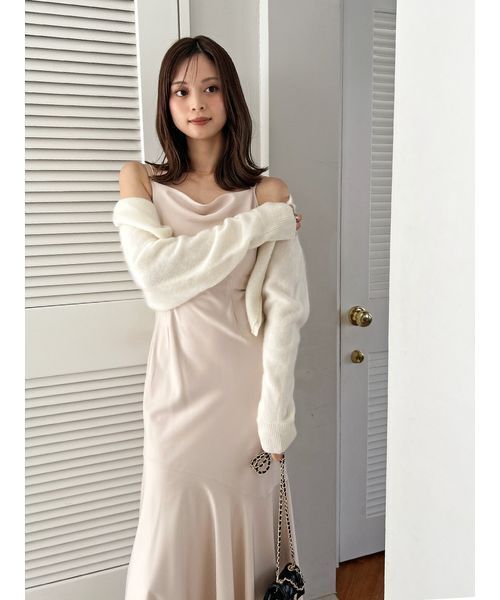 SNIDEL（スナイデル）の「サテンマーメイドキャミワンピース（ワンピース・レディース・アイボリー/ライトピンク/ネイビー・0/1）」の11枚目の写真