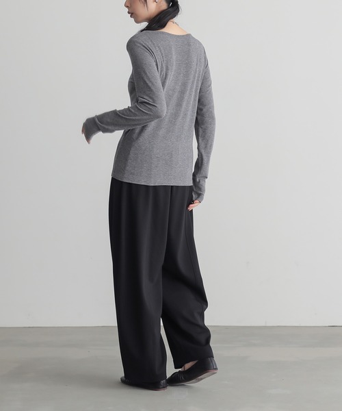 for/c(フォーシー)の「ウール混Uネックカットソー【サスティナブル】(Tシャツ/カットソー・レディース・ブラック/オフホワイト/チャコール・L/M/LL)」の9枚目の写真