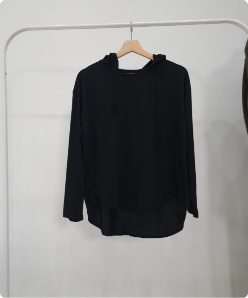 I.O.E(アイオイ)の「デイリー使いのフードシャツ(Tシャツ/カットソー・レディース・ブラック/ホワイト・FREE)」の9枚目の写真