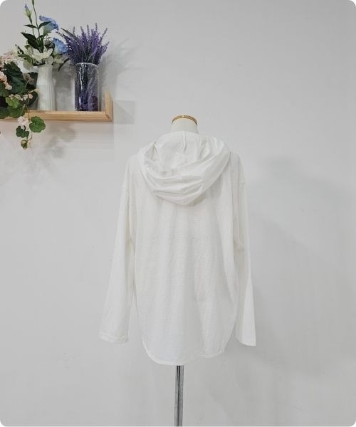 I.O.E(アイオイ)の「デイリー使いのフードシャツ(Tシャツ/カットソー・レディース・ブラック/ホワイト・FREE)」の13枚目の写真