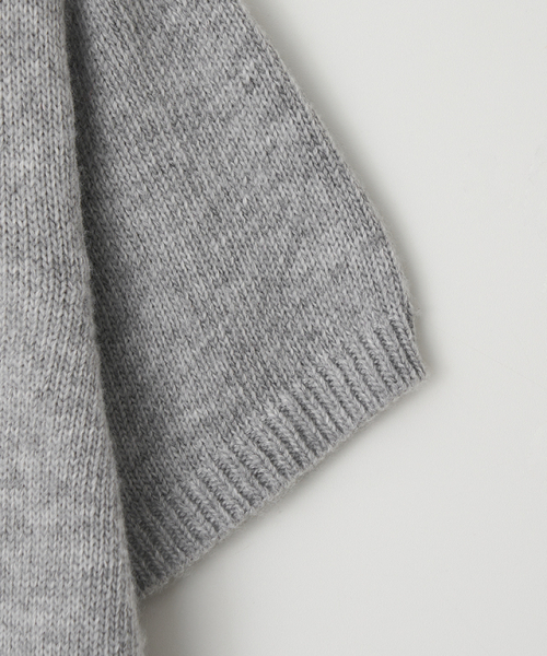 RONRON（ロンロン）の「KNOT V NECK SHORT SLEEVE KNIT GREY（Tシャツ/カットソー・レディース・その他・FREE）」の4枚目の写真