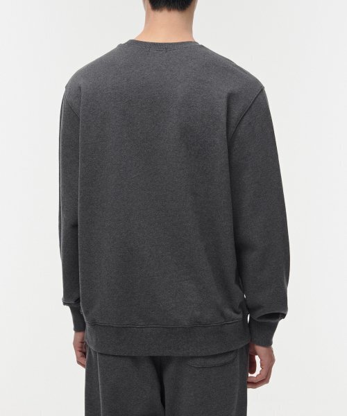 MUSINSA STANDARD（ムシンサスタンダード）の「スウェットシャツ [チャコールグレー]（スウェット・メンズ・その他・MEDIUM/LARGE/X-LARGE/XX-LARGE/XXX-LARGE/SMALL）」の2枚目の写真