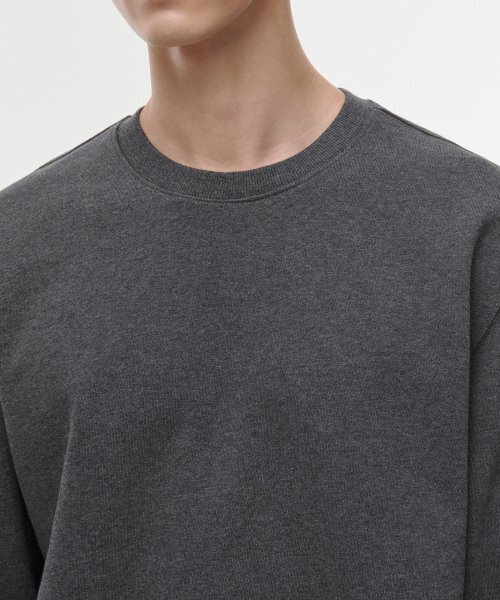 MUSINSA STANDARD（ムシンサスタンダード）の「スウェットシャツ [チャコールグレー]（スウェット・メンズ・その他・MEDIUM/LARGE/X-LARGE/XX-LARGE/XXX-LARGE/SMALL）」の3枚目の写真