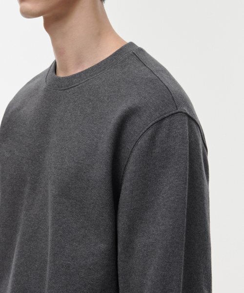 MUSINSA STANDARD（ムシンサスタンダード）の「スウェットシャツ [チャコールグレー]（スウェット・メンズ・その他・MEDIUM/LARGE/X-LARGE/XX-LARGE/XXX-LARGE/SMALL）」の5枚目の写真