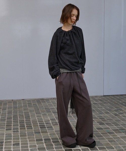 LE CIEL BLEU（ルシェルブルー）の「ギャザードネックラインプルオーバー / Gathered Neckline Pullover（ニット/セーター・レディース・チャコールグレー/ブラック・36）」の6枚目の写真