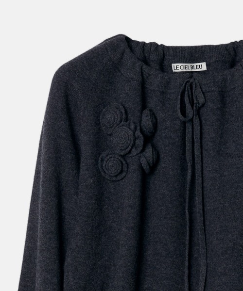 LE CIEL BLEU（ルシェルブルー）の「ギャザードネックラインプルオーバー / Gathered Neckline Pullover（ニット/セーター・レディース・チャコールグレー/ブラック・36）」の10枚目の写真