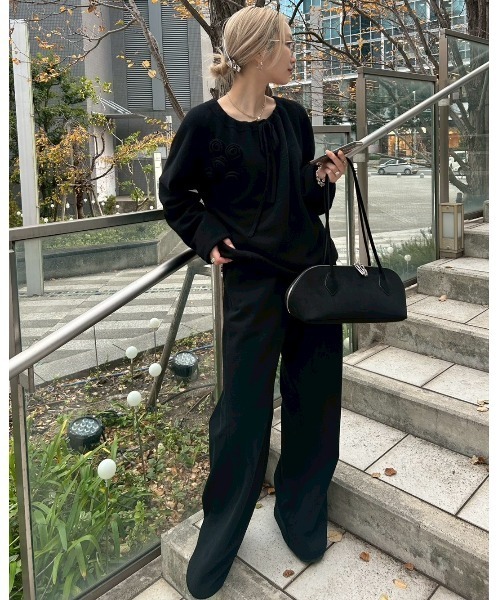 LE CIEL BLEU（ルシェルブルー）の「ギャザードネックラインプルオーバー / Gathered Neckline Pullover（ニット/セーター・レディース・チャコールグレー/ブラック・36）」の13枚目の写真