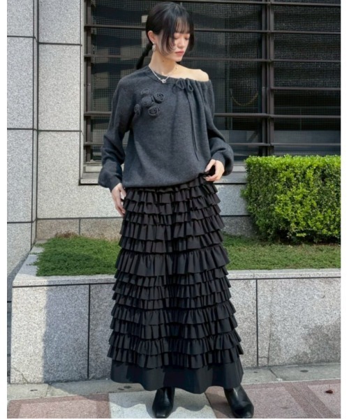 LE CIEL BLEU（ルシェルブルー）の「ギャザードネックラインプルオーバー / Gathered Neckline Pullover（ニット/セーター・レディース・チャコールグレー/ブラック・36）」の15枚目の写真