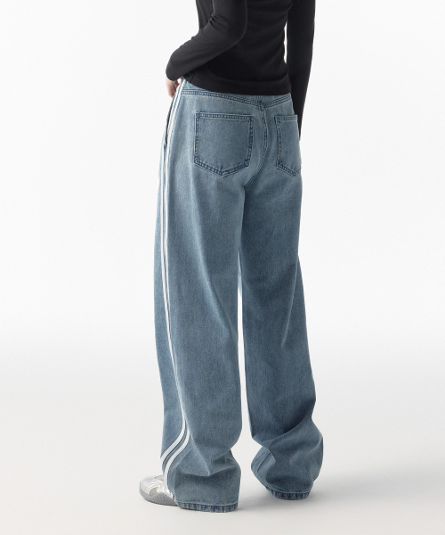 MUSINSA STANDARD WOMAN（ムシンサスタンダードウーマン）の「ウィメンズワイドトラックデニムパンツ[ライトインディゴ]（デニムパンツ・レディース・その他・24/25/26/27/28/29/30）」の2枚目の写真
