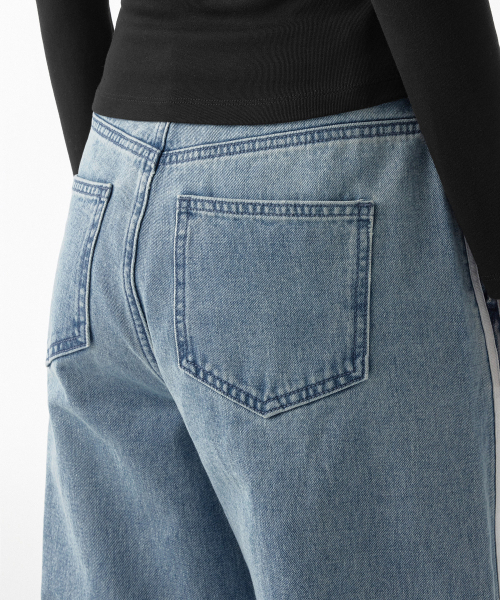 MUSINSA STANDARD WOMAN（ムシンサスタンダードウーマン）の「ウィメンズワイドトラックデニムパンツ[ライトインディゴ]（デニムパンツ・レディース・その他・24/25/26/27/28/29/30）」の5枚目の写真