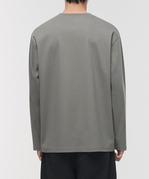 MUSINSA STANDARD（ムシンサスタンダード）の「シルケットリラックスドクルーネック長袖Tシャツ[カーキグレー]（Tシャツ/カットソー・メンズ・その他・SMALL/MEDIUM/LARGE/X-LARGE/XX-LARGE）」の2枚目の写真