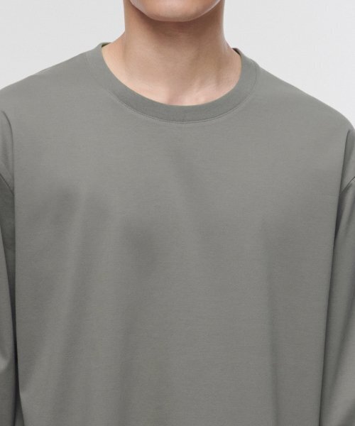 MUSINSA STANDARD（ムシンサスタンダード）の「シルケットリラックスドクルーネック長袖Tシャツ[カーキグレー]（Tシャツ/カットソー・メンズ・その他・SMALL/MEDIUM/LARGE/X-LARGE/XX-LARGE）」の3枚目の写真