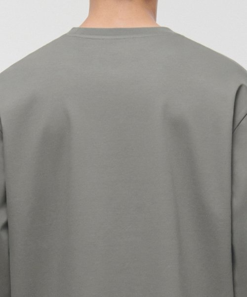 MUSINSA STANDARD（ムシンサスタンダード）の「シルケットリラックスドクルーネック長袖Tシャツ[カーキグレー]（Tシャツ/カットソー・メンズ・その他・SMALL/MEDIUM/LARGE/X-LARGE/XX-LARGE）」の4枚目の写真
