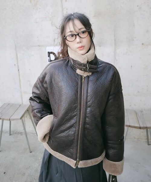 VTWO(ブイツー)の「70238 クロップコーティングムートン_ブラウン(ムートンコート・レディース・その他・MEDIUM/LARGE)」の14枚目の写真