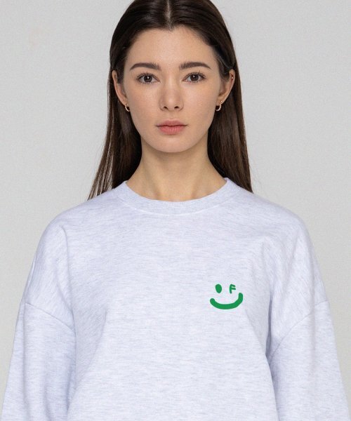 GRAVER（グレーバー）の「[ユニセックス]スモールドローイングスマイルスウェット_メランジホワイト（スウェット・レディース・ホワイト・LARGE/MEDIUM/SMALL/X-LARGE）」の2枚目の写真