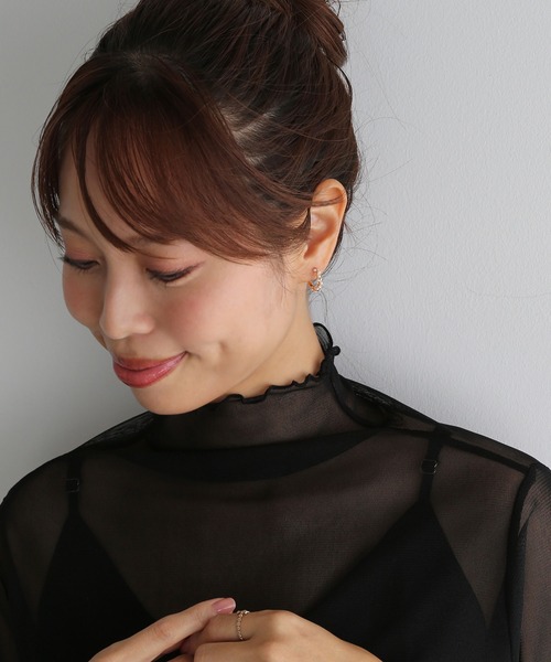colleca la（コレカラ）の「[silver925]ツイストパールフープピアス〈金属アレルギー対応〉（ピアス（両耳用）・レディース・シルバー/ゴールド・FREE）」の3枚目の写真
