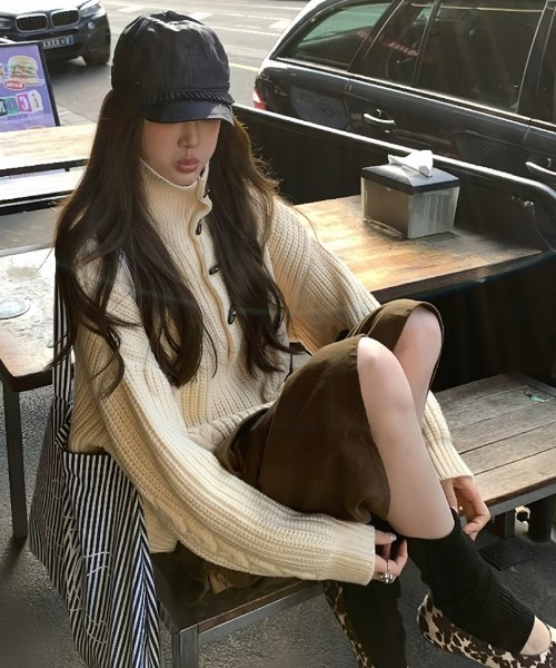 Ritzy(リッツィー)の「トグルボタン スタンドカラーケッブル編みニットトップス(ニット/セーター・レディース・アイボリー/ブラック・FREE)」の6枚目の写真