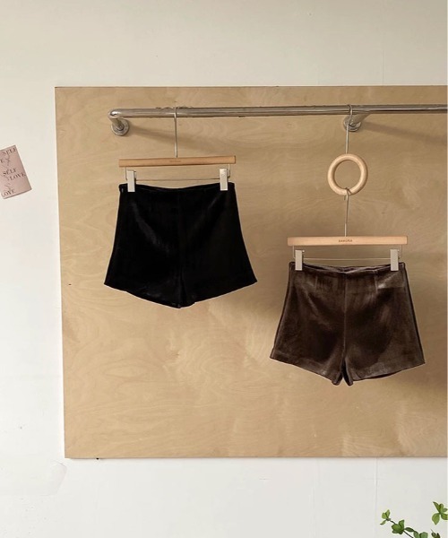 kirakiraShop（キラキラショップ）の「ベロアタッチ ハイウエスト ショート パンツ（その他パンツ・レディース・ブラウン/ブラック・M/S/L）」の10枚目の写真