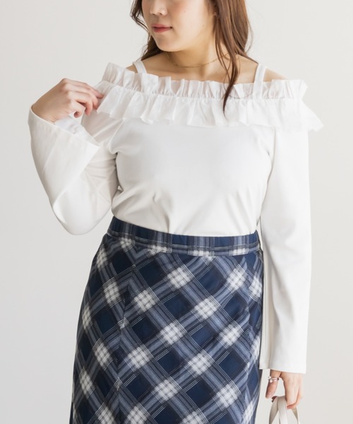 CLETTE(クレット)の「CLETTEオリジナルフリルオフショルリブトップス(Tシャツ/カットソー・レディース・オフホワイト/チャコールグレー/ブラック・LL/3L/4L)」の3枚目の写真