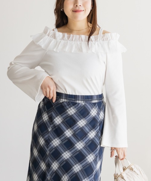 CLETTE(クレット)の「CLETTEオリジナルフリルオフショルリブトップス(Tシャツ/カットソー・レディース・オフホワイト/チャコールグレー/ブラック・LL/3L/4L)」の5枚目の写真