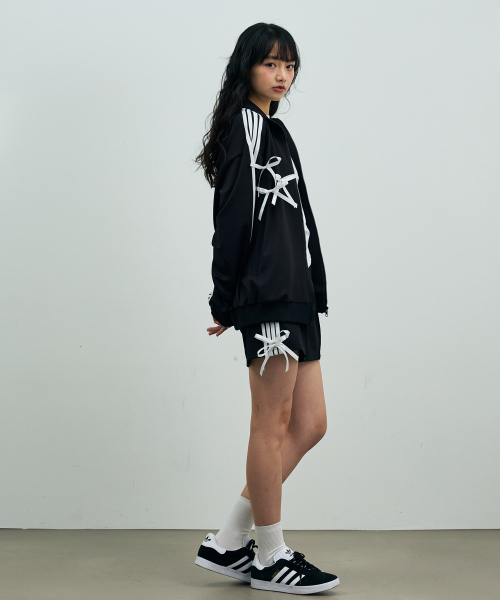 ARI（アリ）の「A RIBBON TRACK TOP / BLACK（ナイロンジャケット・レディース・ブラック・FREE）」の4枚目の写真