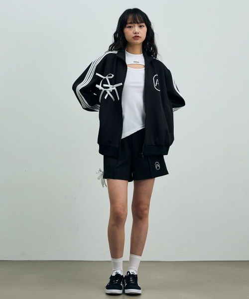 ARI（アリ）の「A RIBBON TRACK TOP / BLACK（ナイロンジャケット・レディース・ブラック・FREE）」の5枚目の写真