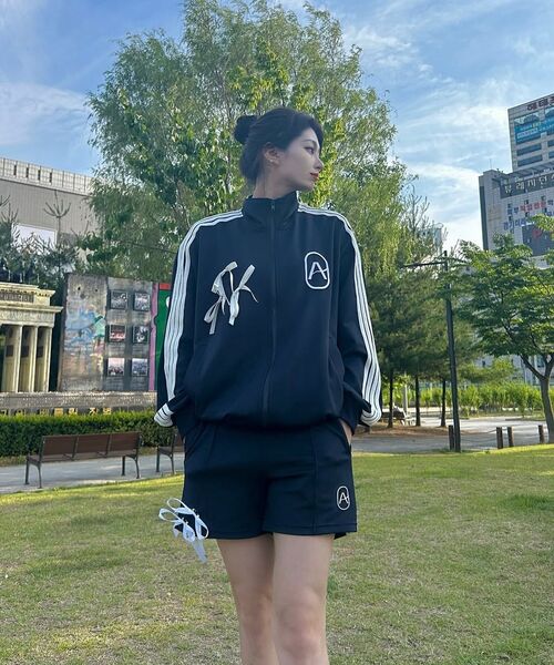 ARI（アリ）の「A RIBBON TRACK TOP / BLACK（ナイロンジャケット・レディース・ブラック・FREE）」の7枚目の写真