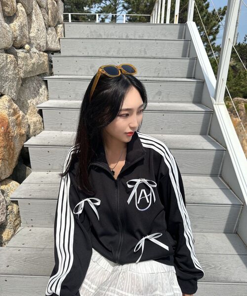 ARI（アリ）の「A RIBBON TRACK TOP / BLACK（ナイロンジャケット・レディース・ブラック・FREE）」の8枚目の写真
