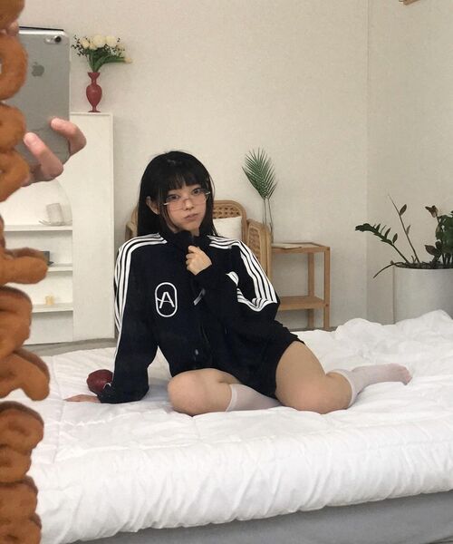 ARI（アリ）の「A RIBBON TRACK TOP / BLACK（ナイロンジャケット・レディース・ブラック・FREE）」の12枚目の写真