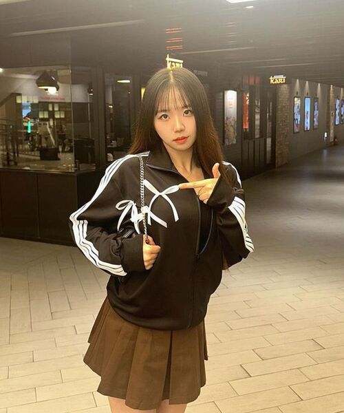 ARI（アリ）の「A RIBBON TRACK TOP / BLACK（ナイロンジャケット・レディース・ブラック・FREE）」の15枚目の写真
