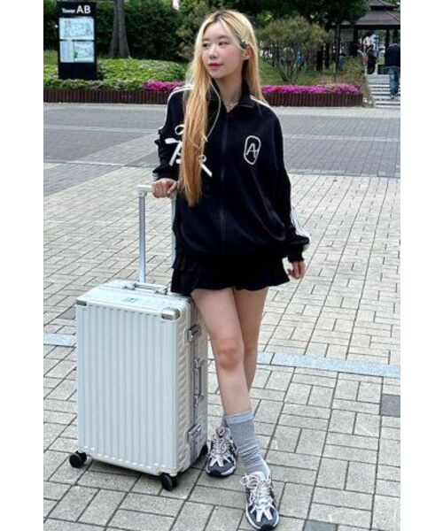 ARI（アリ）の「A RIBBON TRACK TOP / BLACK（ナイロンジャケット・レディース・ブラック・FREE）」の19枚目の写真