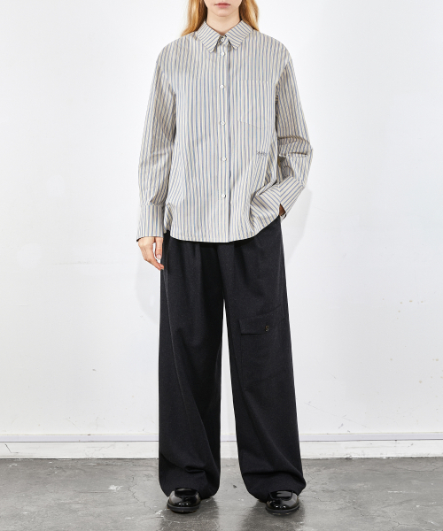 VOYONN(ボヨン)の「オーバーサイズストライプ軽量コットンシャツベージュ0070(シャツ/ブラウス・レディース・Beige・LARGE/MEDIUM)」の3枚目の写真