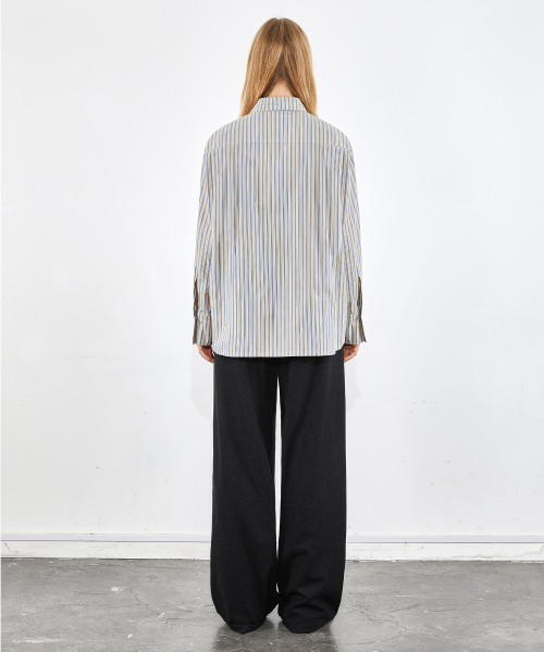 VOYONN(ボヨン)の「オーバーサイズストライプ軽量コットンシャツベージュ0070(シャツ/ブラウス・レディース・Beige・LARGE/MEDIUM)」の4枚目の写真
